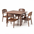 Table carrée en résine avec quatre chaises empilables marron 80 x 80 x 75cm